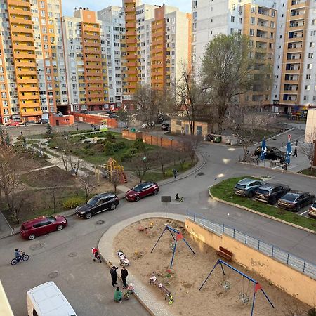 Cozy Two Bedroom Large Apartment Chişinău Esterno foto
