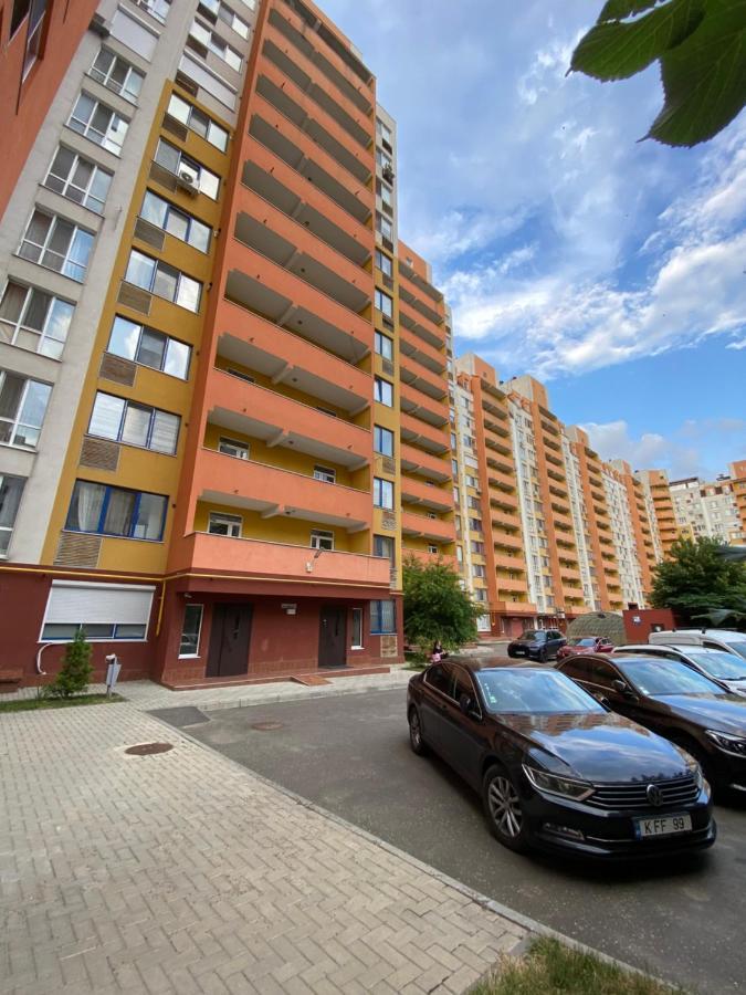 Cozy Two Bedroom Large Apartment Chişinău Esterno foto