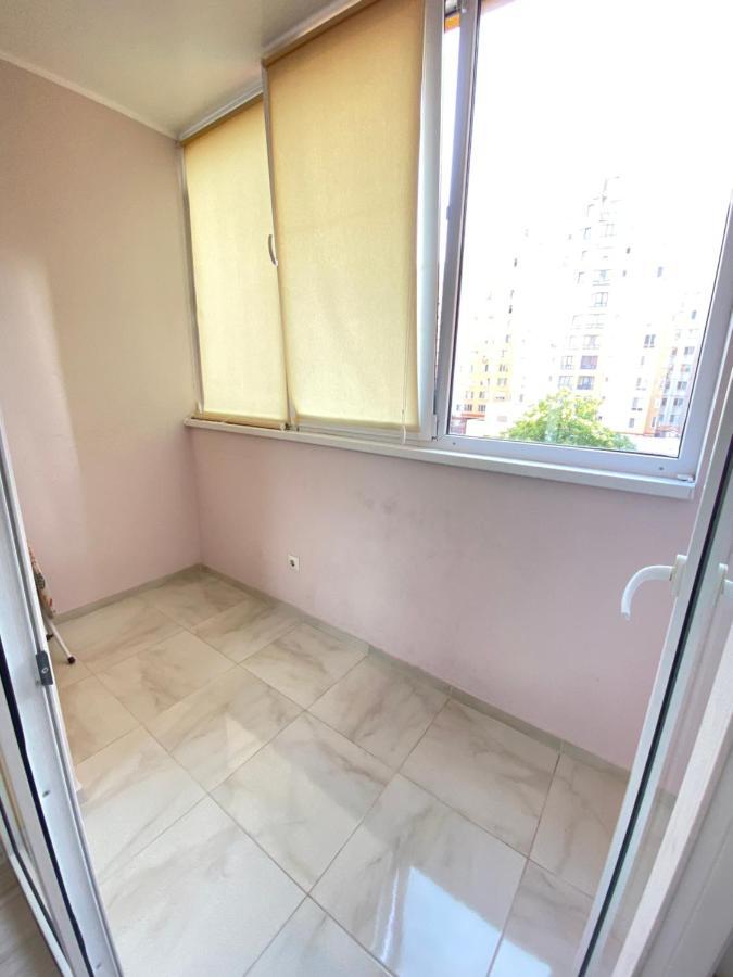 Cozy Two Bedroom Large Apartment Chişinău Esterno foto