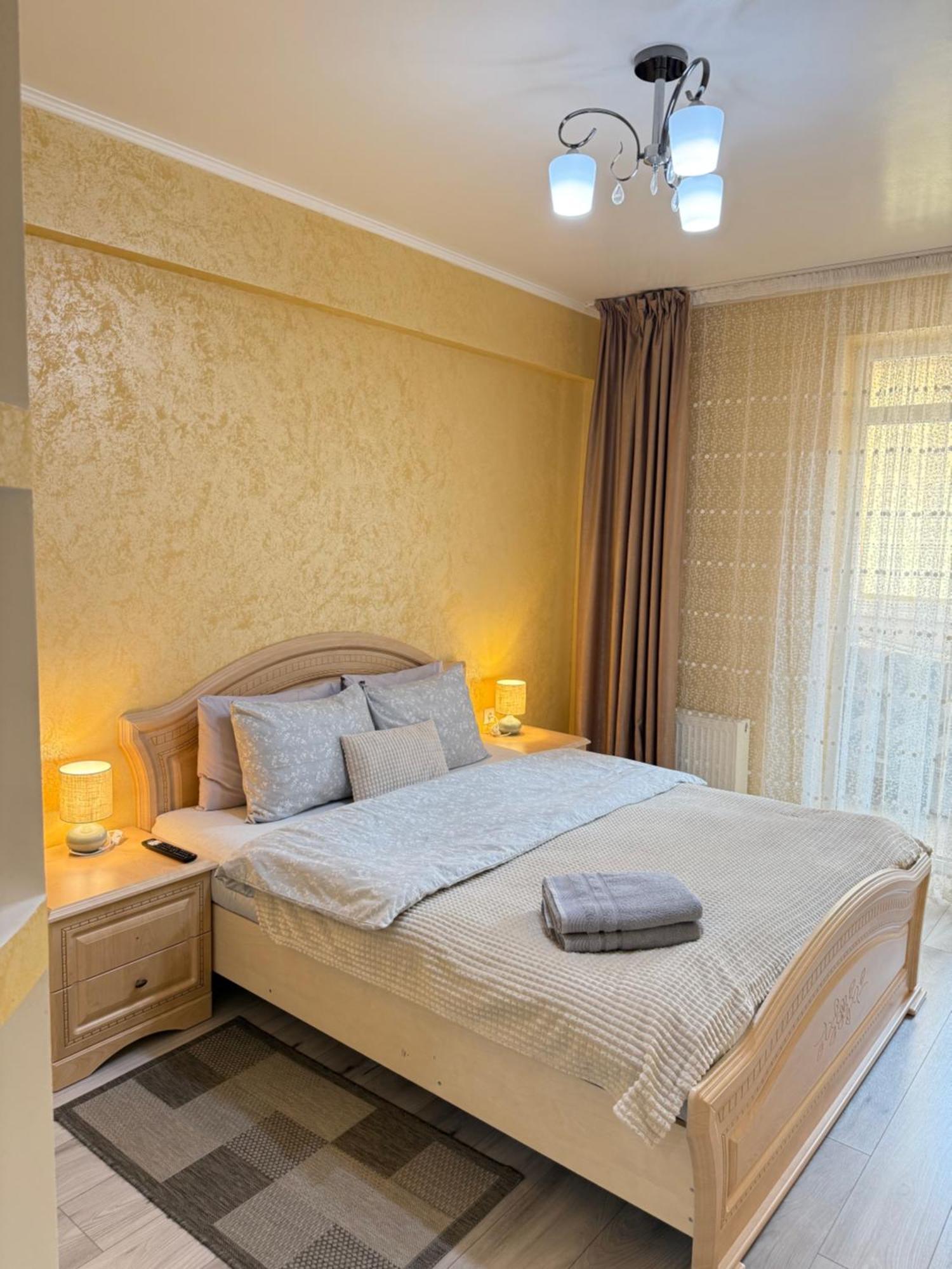 Cozy Two Bedroom Large Apartment Chişinău Esterno foto