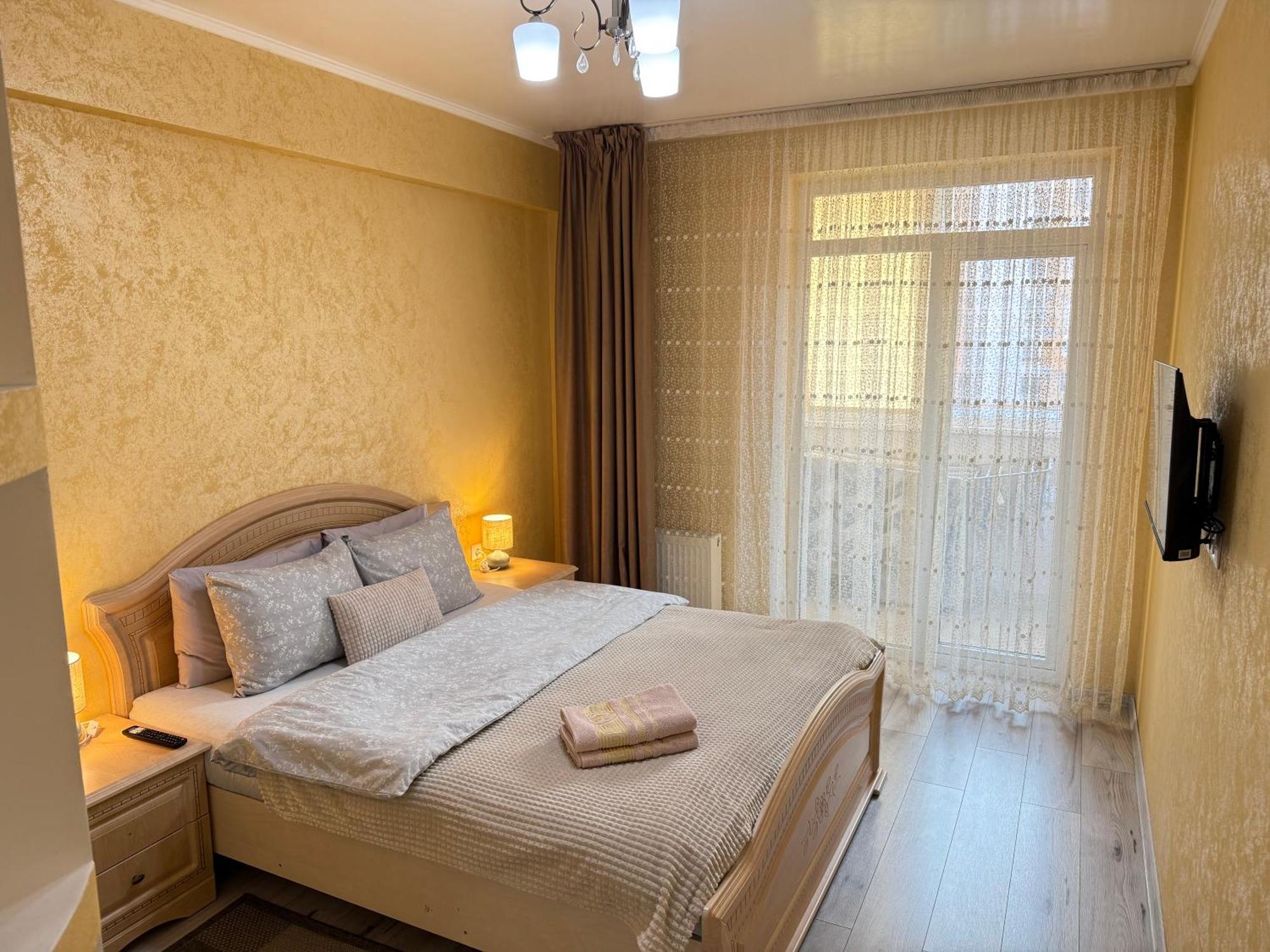Cozy Two Bedroom Large Apartment Chişinău Esterno foto