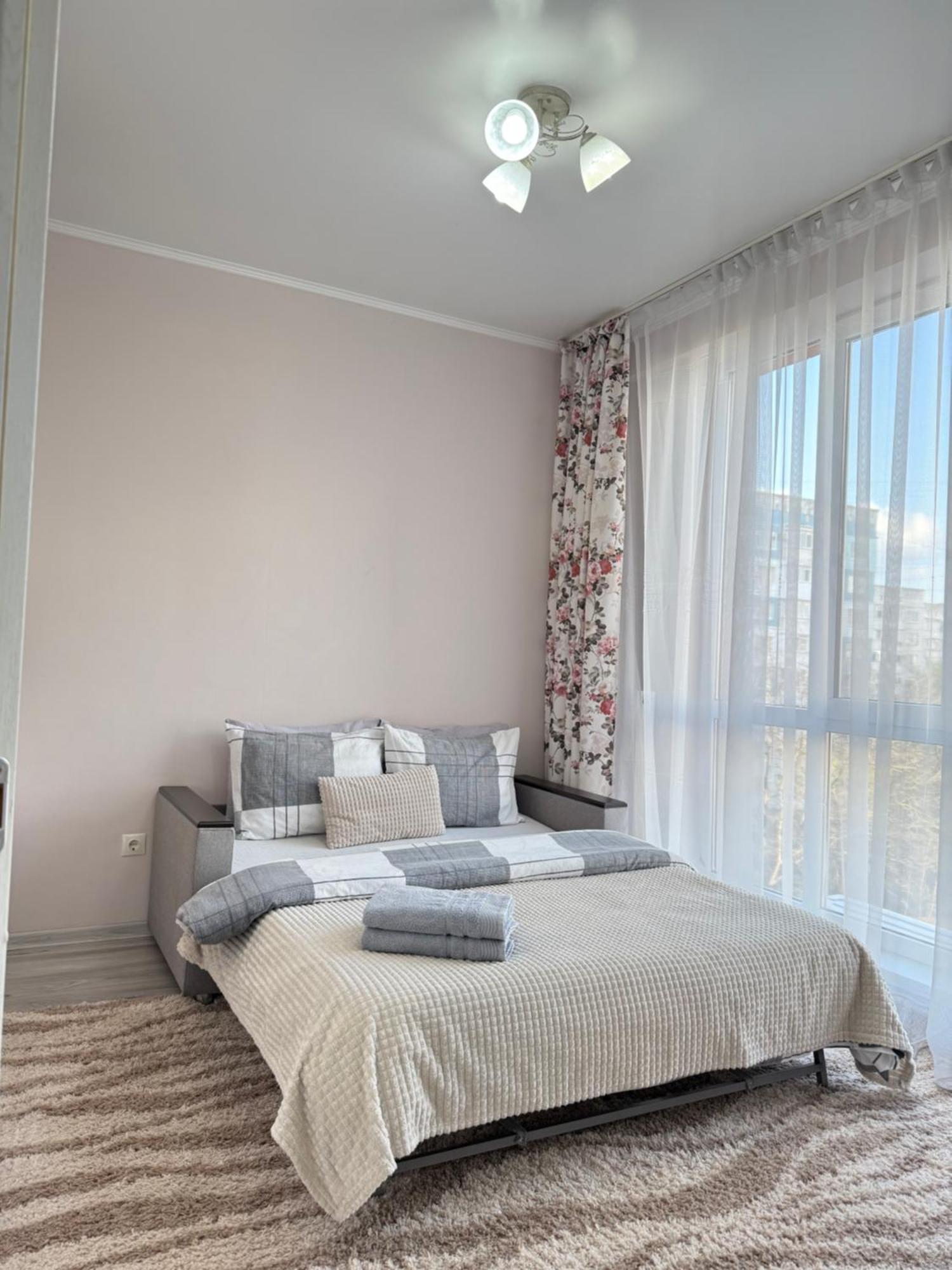 Cozy Two Bedroom Large Apartment Chişinău Esterno foto
