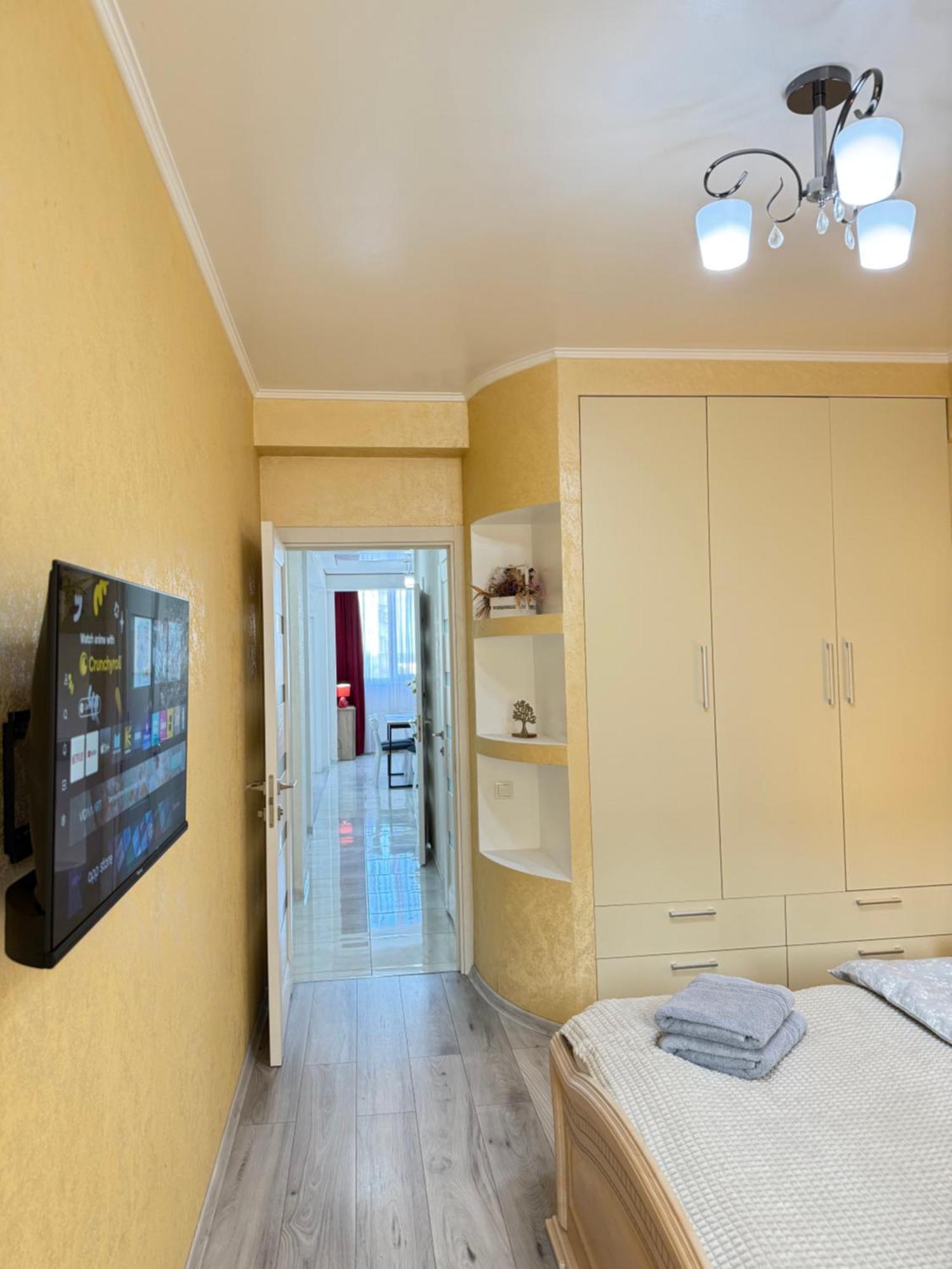 Cozy Two Bedroom Large Apartment Chişinău Esterno foto