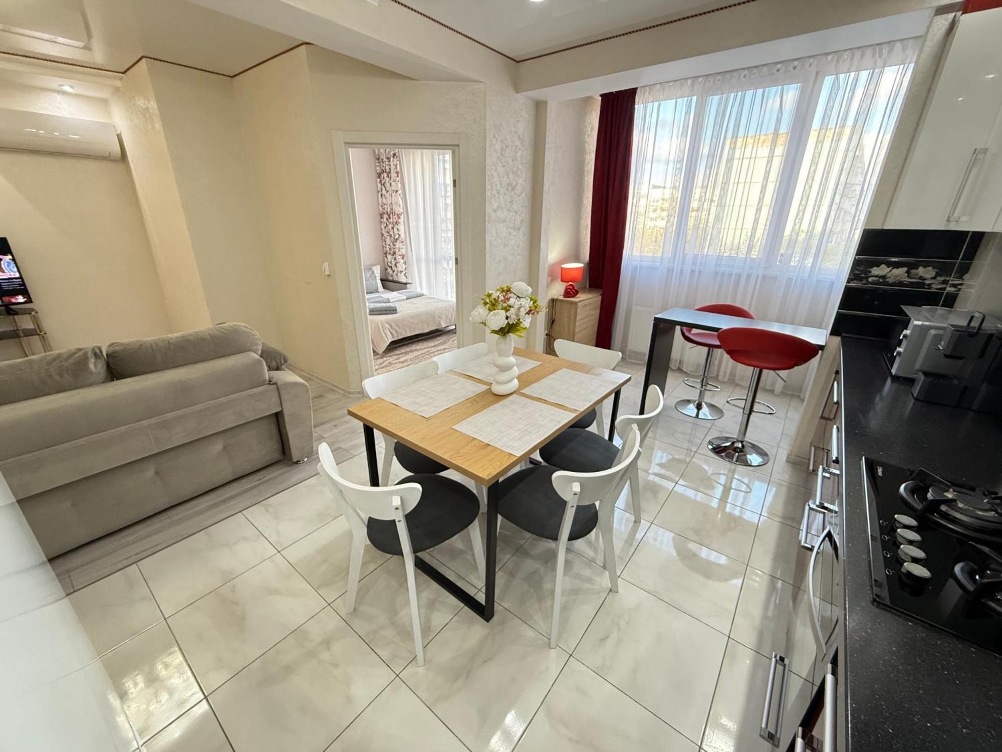 Cozy Two Bedroom Large Apartment Chişinău Esterno foto