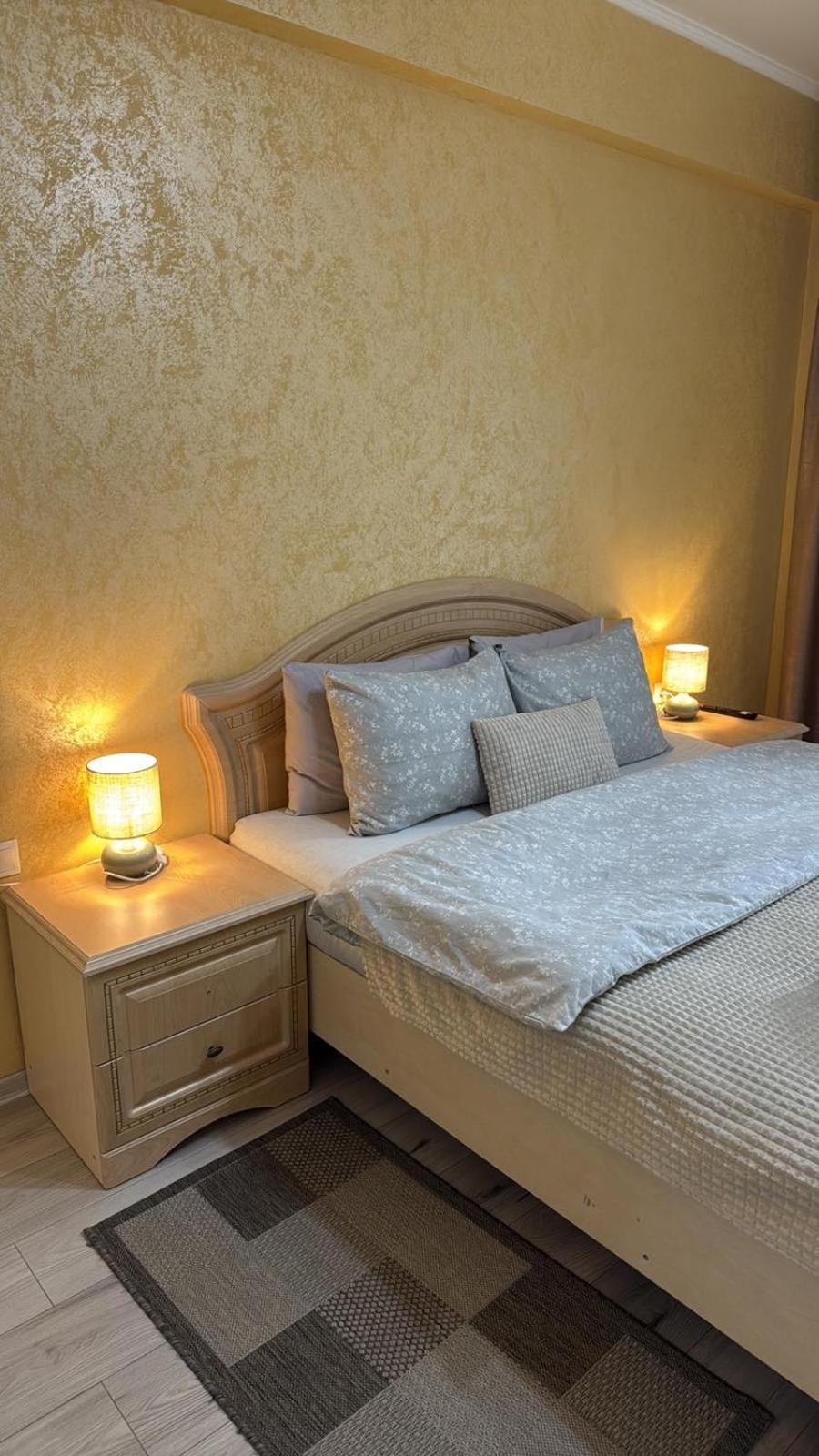 Cozy Two Bedroom Large Apartment Chişinău Esterno foto