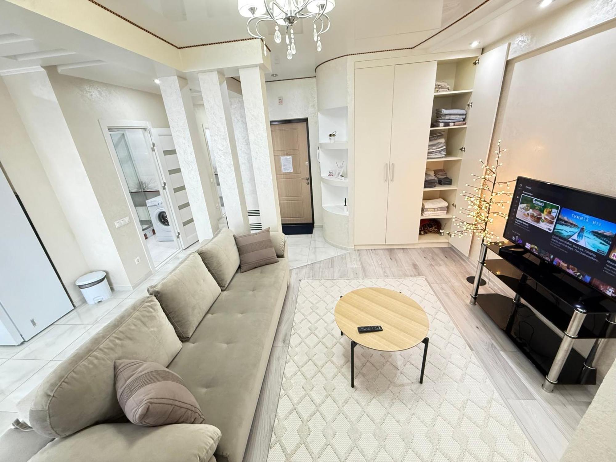 Cozy Two Bedroom Large Apartment Chişinău Esterno foto