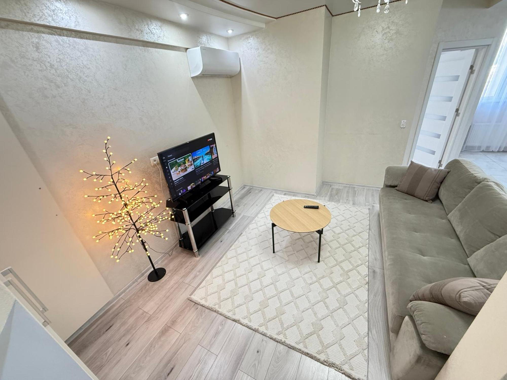 Cozy Two Bedroom Large Apartment Chişinău Esterno foto